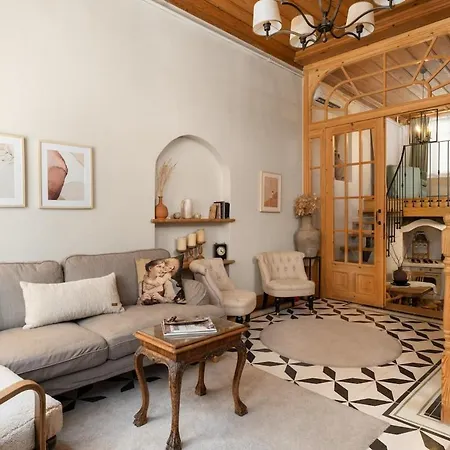 Historic 4br Balat Mansion With Full Ac Сasa de vacaciones Estambul
