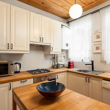 Historic 4br Balat Mansion With Full Ac Сasa de vacaciones Estambul