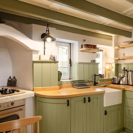 Historic 4br Balat Mansion With Full Ac Сasa de vacaciones *